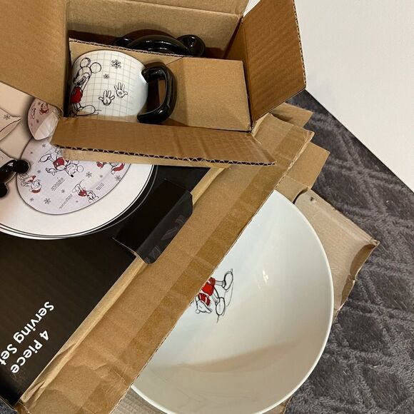 Disney Mickey & Minnie Mouse Sketchbook Christmas 4 piece Serving Set NWT - Picture 12 of 13